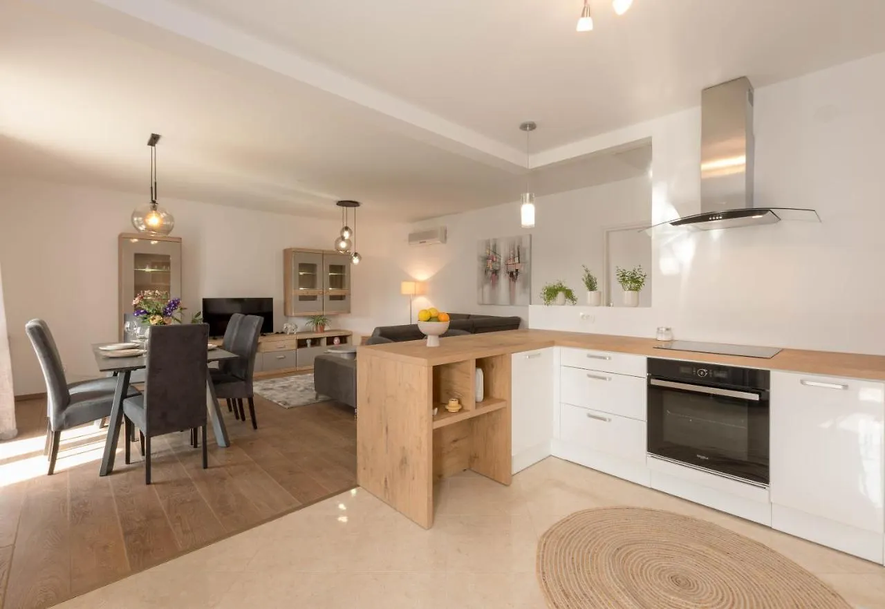 Newly Renovated Holiday Apartment Sirius Porec