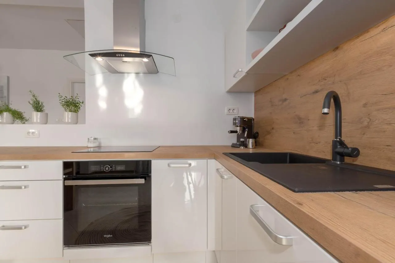 Newly Renovated Holiday Apartment Sirius Porec