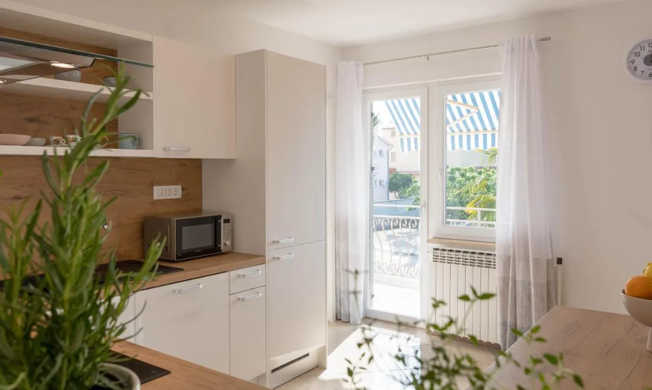 Newly Renovated Holiday Apartment Sirius Porec