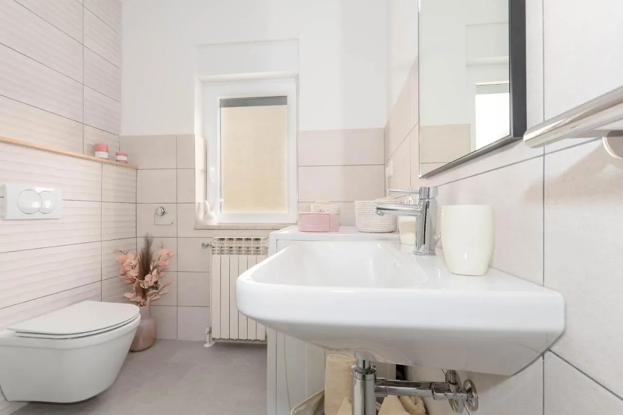 Newly Renovated Holiday Apartment Sirius Porec