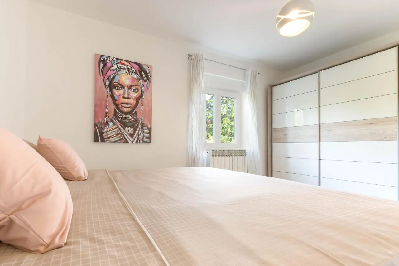 Newly Renovated Holiday Apartment Sirius Porec
